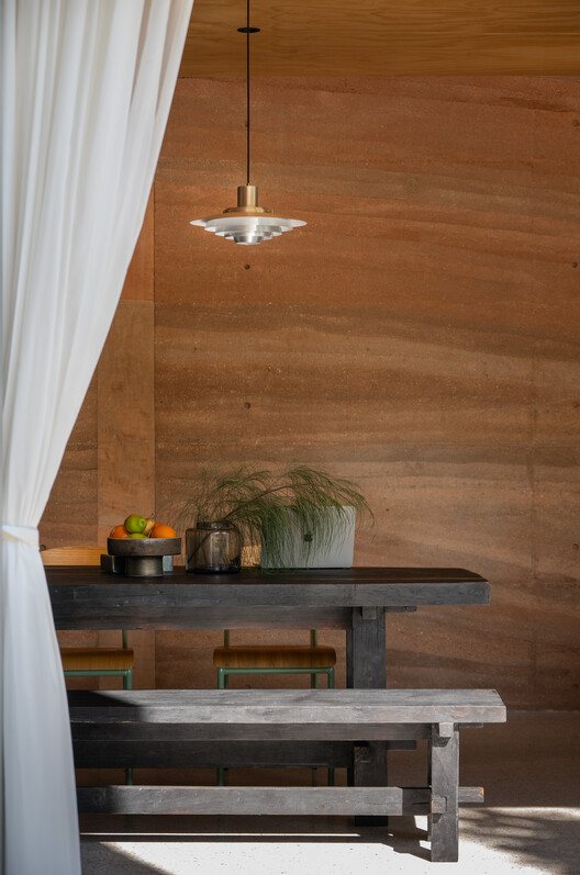 The Terrace House / S.O.S Architects - Interior Photography, Kitchen, Wood, Lighting, Table