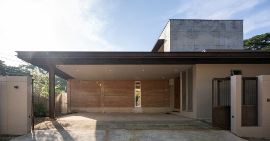 The Terrace House / S.O.S Architects - Exterior Photography, Door, Concrete