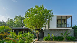 Neem Tree House / DADA Partners
