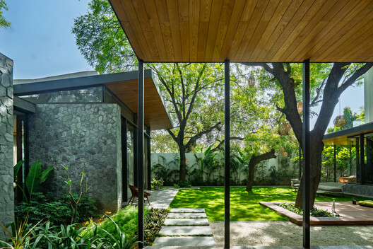 Neem Tree House / DADA Partners - Image 8 of 18