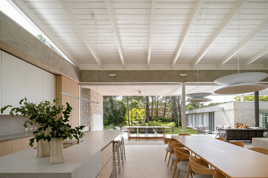 House by the Sea / Jorgelina Tortorici & Asociados House by the Sea / Jorgelina Tortorici & Asociados - Interior Photography, Dining room