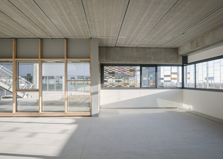 Delta 商务中心，浮在草坡上的彩色“像素云” / Picharchitects/Pich-Aguilera - 9 的图像 18