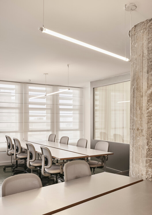 Escritório HOOD / gru.a - Fotografia de Interiores, Iluminação, Cadeira
