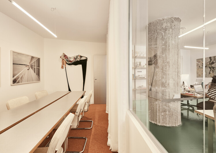 Escritório HOOD / gru.a - Fotografia de Interiores, Interiores De Escritórios, Iluminação, Mesa, Cadeira