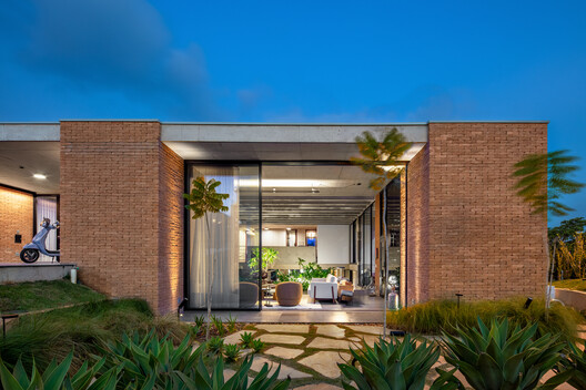 Casa TG / Obra Arquitetos - Exterior Photography, Brick