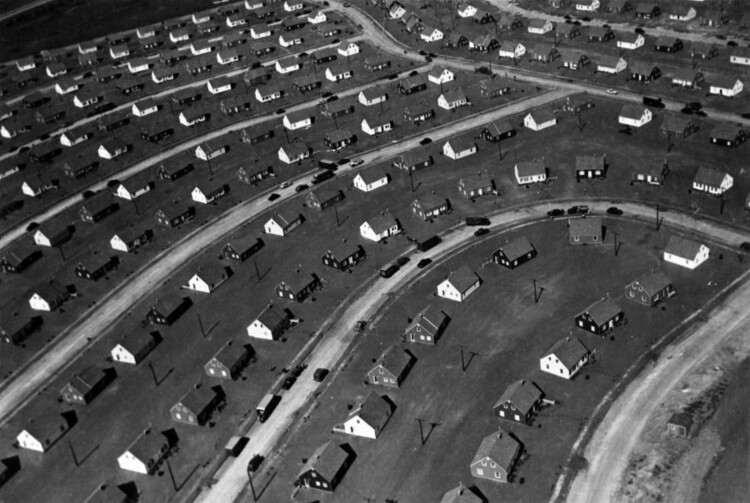 Architecture and Ideology: How Political Systems Shaped 20th-Century Design - Image 6 of 18