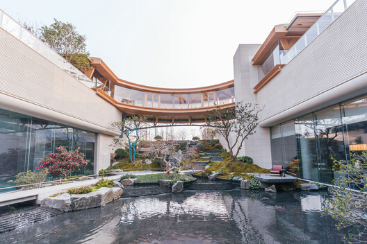 Timber Structure Pedestrian Bridge of Yitaiyipin Garden / GREEN ARCHITECTS + gad - Image 6 of 33