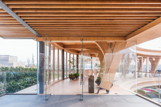 Timber Structure Pedestrian Bridge of Yitaiyipin Garden / GREEN ARCHITECTS + gad - Image 19 of 33