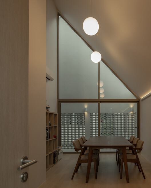 Bhoon+ House / Anonym - Interior Photography, Dining room, Wood, Lighting, Glass