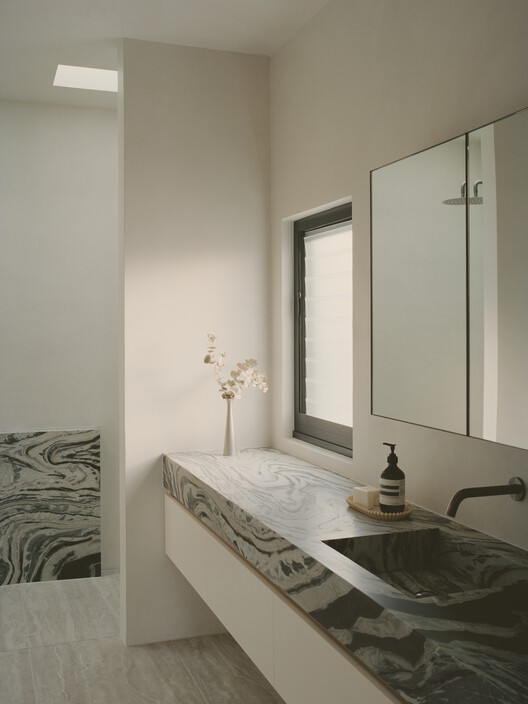 Ramsden House / James Harbard Architects - Interior Photography, Sink, Countertop, Bathroom, Glass