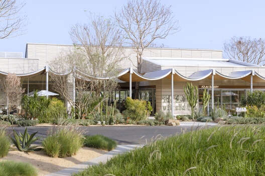 Sanya CR Land Haitang Bay Waterfront Center / Vari Architects - Image 13 of 35