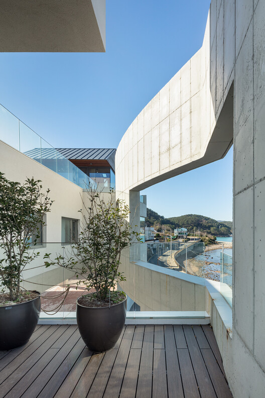 Wind Fence 2 / Hyunjoon Yoo + Partners - Exterior Photography, Stairs, Concrete, Balcony