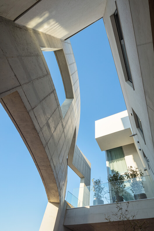Wind Fence 2 / Hyunjoon Yoo + Partners - Interior Photography, Glass, Concrete, Balcony