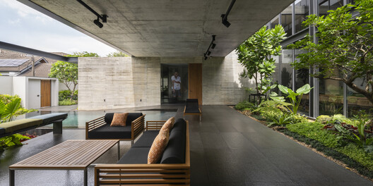 TN House / IDIN Architects - Interior Photography, Living Room, Courtyard