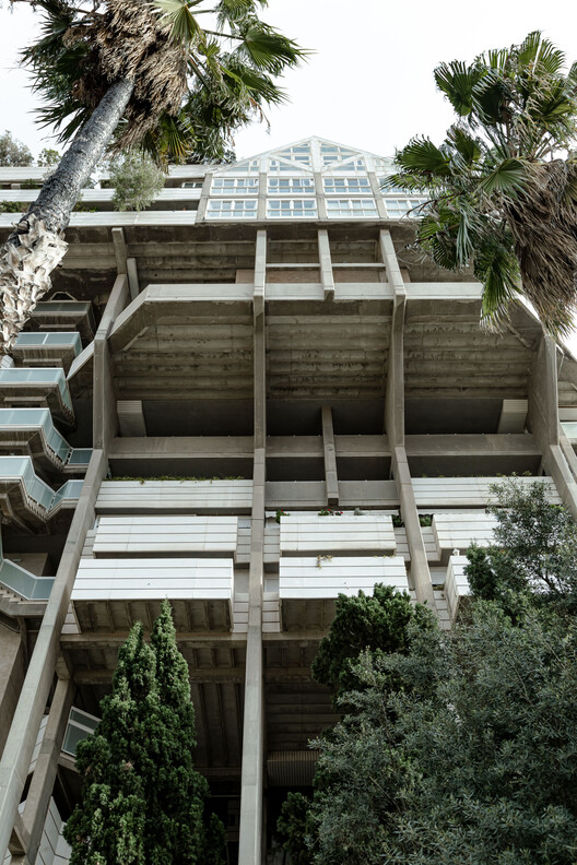 Espai Verd: The Habitable Utopia of Valencia’s Green Cathedral - Image 38 of 40