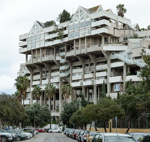 Espai Verd: The Habitable Utopia of Valencia’s Green Cathedral - Image 1 of 40