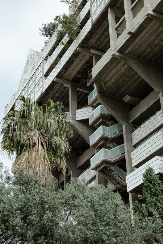 Espai Verd: The Habitable Utopia of Valencia’s Green Cathedral - Image 6 of 40