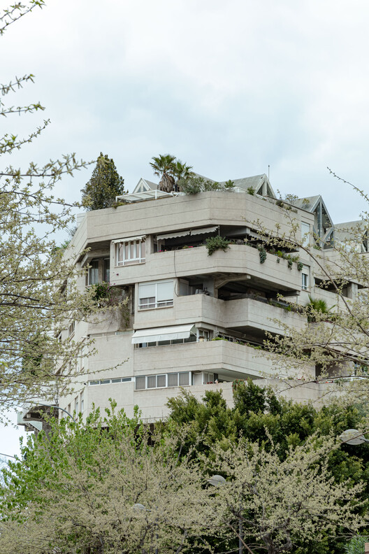 Espai Verd: The Habitable Utopia of Valencia’s Green Cathedral - Image 14 of 40