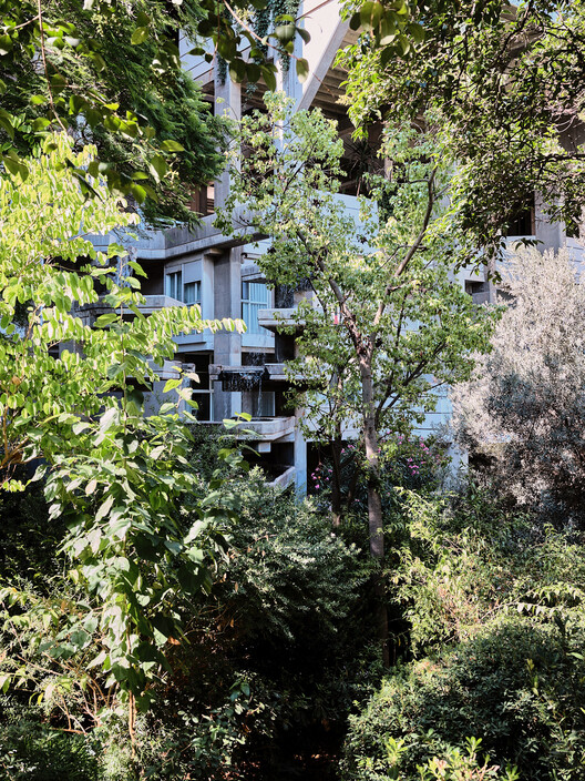 Espai Verd: The Habitable Utopia of Valencia’s Green Cathedral - Image 16 of 40