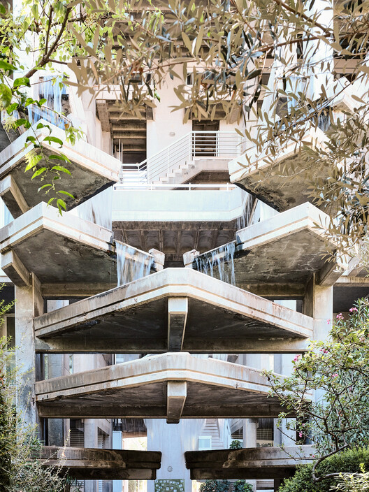Espai Verd: The Habitable Utopia of Valencia’s Green Cathedral - Image 2 of 40