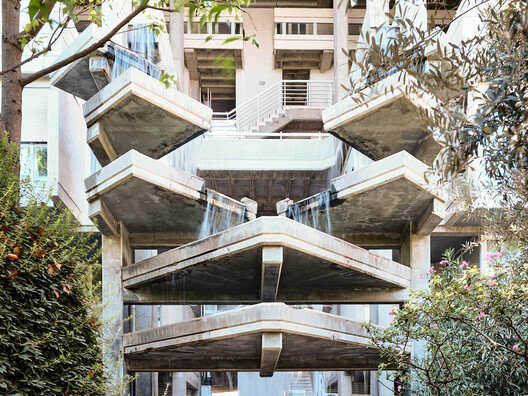 Espai Verd: The Habitable Utopia of Valencia’s Green Cathedral - Image 17 of 40