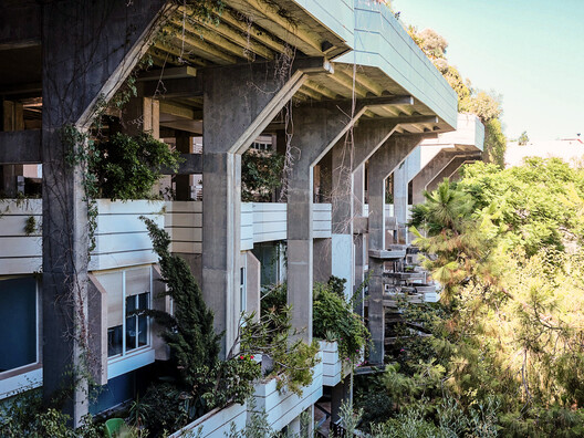Espai Verd: The Habitable Utopia of Valencia’s Green Cathedral - Image 20 of 40