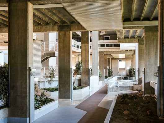 Espai Verd: The Habitable Utopia of Valencia’s Green Cathedral - Image 21 of 40