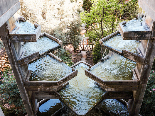 Espai Verd: The Habitable Utopia of Valencia’s Green Cathedral - Image 5 of 40