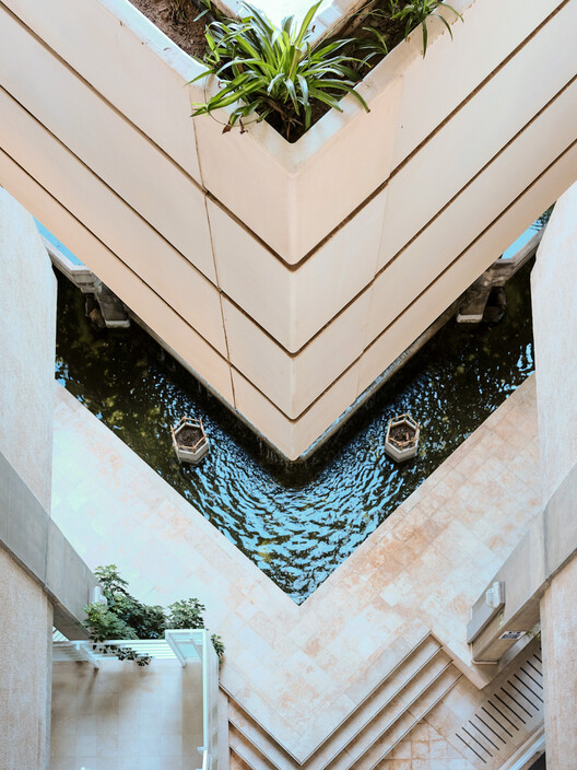 Espai Verd: The Habitable Utopia of Valencia’s Green Cathedral - Image 22 of 40