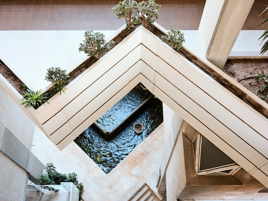 Espai Verd: The Habitable Utopia of Valencia’s Green Cathedral - Image 24 of 40