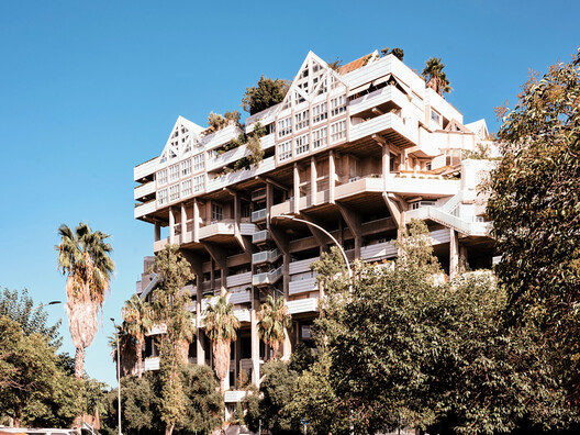 Espai Verd: The Habitable Utopia of Valencia’s Green Cathedral - Image 35 of 40