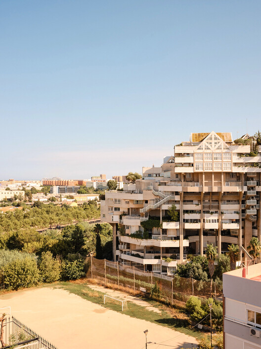 Espai Verd: The Habitable Utopia of Valencia’s Green Cathedral - Image 32 of 40