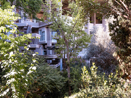 Espai Verd: The Habitable Utopia of Valencia’s Green Cathedral - Image 29 of 40