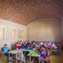 “Earth Is Not Nostalgia”: Hand Over on Design-Build and Local Materials - 1 的图像 4