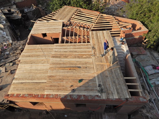 “Earth Is Not Nostalgia”: Hand Over on Design-Build and Local Materials - Image 6 of 11