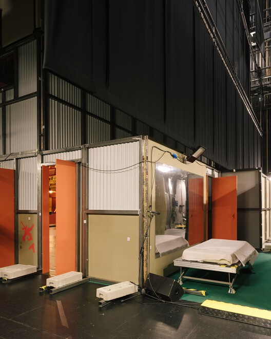 Pendulum Scenography / fala - Interior Photography