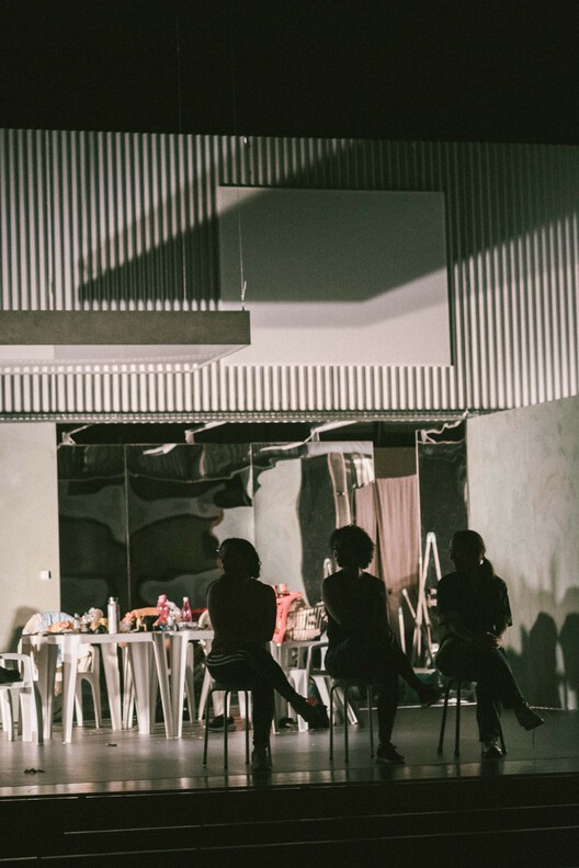 Pendulum Scenography / fala - Interior Photography, Chair