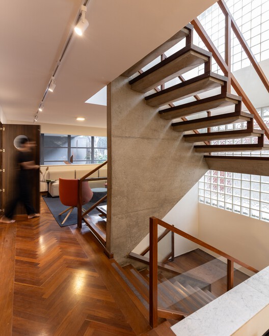 Escritório Gondim Albuquerque Negreiros ADV / StudioVA Arquitetos - Fotografia de Interiores, Escada, Madeira, Corrimão
