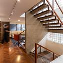 Escritório Gondim Albuquerque Negreiros ADV / StudioVA Arquitetos - Fotografia de Interiores, Interiores De Escritórios, Escada, Corrimão