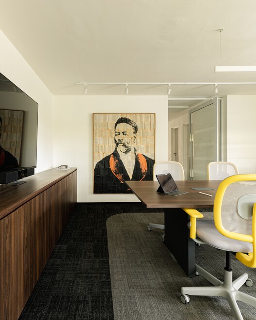 Escritório Gondim Albuquerque Negreiros ADV / StudioVA Arquitetos - Fotografia de Interiores, Cozinha, Mesa, Madeira, Cadeira, Iluminação