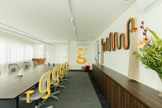 Escritório Gondim Albuquerque Negreiros ADV / StudioVA Arquitetos - Fotografia de Interiores, Mesa, Iluminação, Cadeira