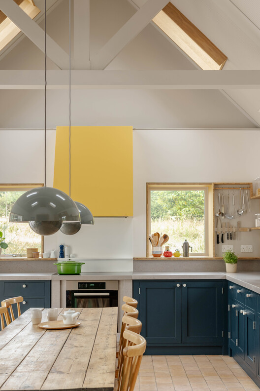 A Place in the Country / Studio Ben Allen - Interior Photography, Kitchen, Wood, Countertop, Lighting, Chair