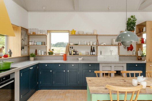 A Place in the Country / Studio Ben Allen - Interior Photography, Kitchen, Countertop, Chair