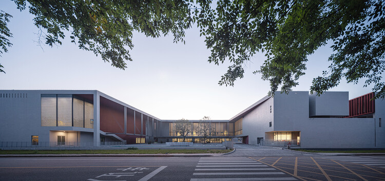 Kunshan Jinxi Senior High School / Atelier Deshaus - Image 2 of 18