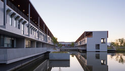 Kunshan Jinxi Senior High School / Atelier Deshaus