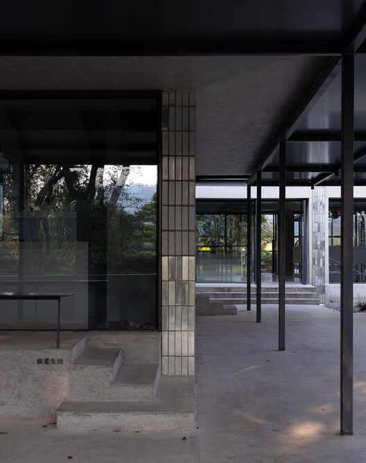 Librairie Avant-Garde at Jianhu / Atelier Deshaus - Image 20 of 30