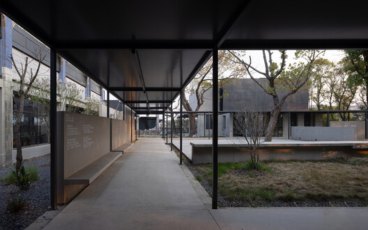 Librairie Avant-Garde at Jianhu / Atelier Deshaus - Image 5 of 30