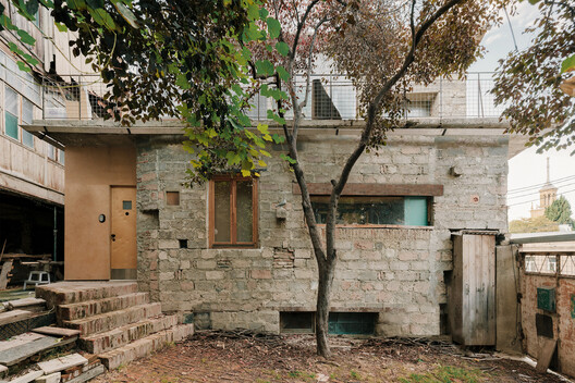 Unfinished House / David Brodsky + Alexander Brodsky - Exterior Photography, Brick, Concrete