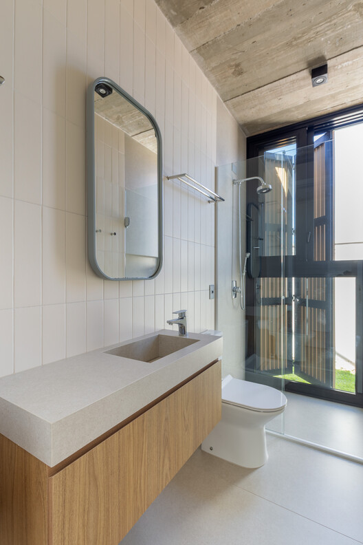 Casa IMBÉ / Oficina Conceito Arquitetura Casa IMBÉ / Oficina Conceito Arquitetura - Fotografía interior, Baño, Tarjas, Vidrio