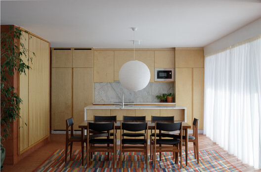 Casa da Azoia / SAMF Arquitectos Casa da Azoia / SAMF Arquitectos - Interior Photography, Dining room, Wood, Table, Chair, Lighting